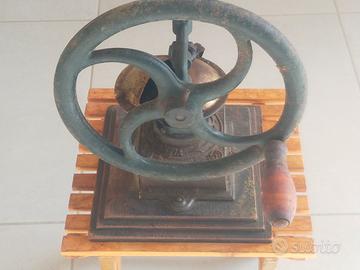 Macinino pepe con volano.