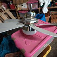 ventilatore da parete con luce.