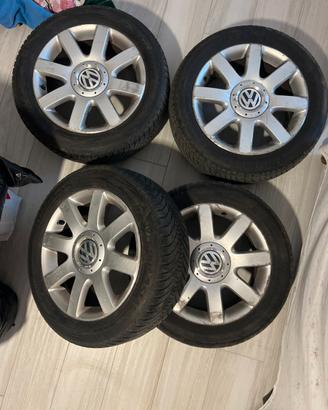 4 Cerchi originali Volkswagen golf 5 R16 con pneum