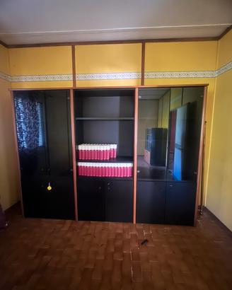 Libreria on legno modulare per soggiorno o ufficio