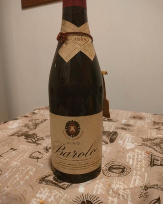 bottiglia di vino barolo 