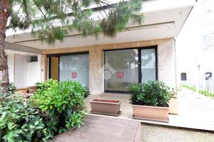 NEGOZIO A RICCIONE