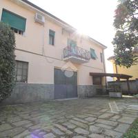 5 LOCALI A BAREGGIO