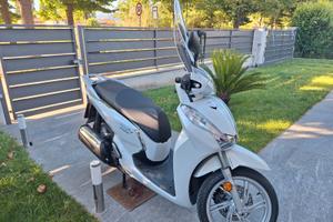 Honda Sh 300.