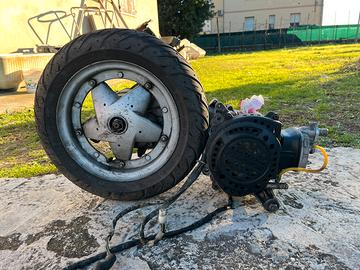 Motore piaggio 2t a liquido