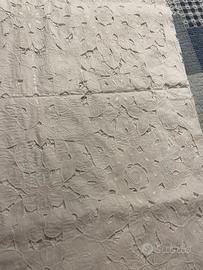 Tovaglia tavolo interamente ricamata a cordoncino