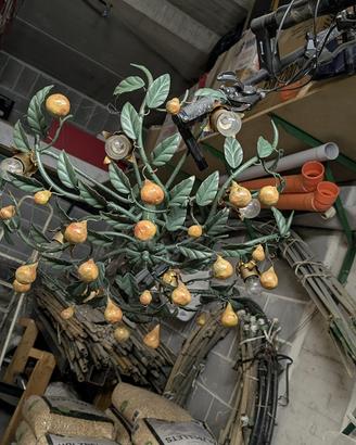 Due lampadari in ferro battuto