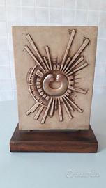 Scultura del maestro Mario Balliana, no Fontana.