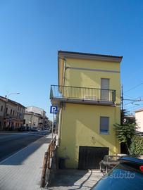 Appartamento, mansarda e garage a Civitanova March