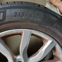 4 cerchi in lega con valvole elettroniche e gomme