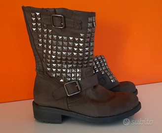 Stivali con borchie