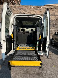 Fiat Doblò TRASPORTO DISABILI Tetto alto