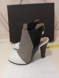 sandalo in pelle, elegante ed originale. Spuntato 