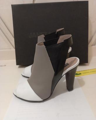 sandalo in pelle, elegante ed originale. Spuntato 