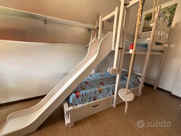 Letto a castello con scivolo