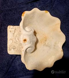 conchiglia in marmo bianco