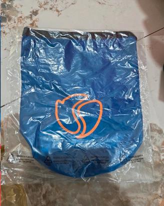 Zaino impermeabile capiente, con tracolla