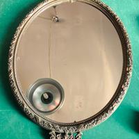 Specchio ovale vintage anni ’70 in ottone lavorato