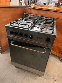 Cucina LOFRA 4 fuochi con forno – Acciaio inox
