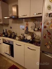 Cucina , letto , lavatrice 