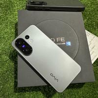 Vivo x200 FE.     512 gb.       Vendoscambio