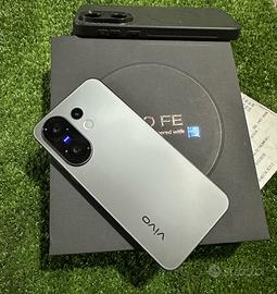 Vivo x200 FE.     512 gb.       Vendoscambio