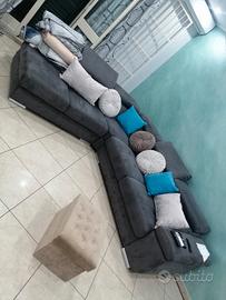 Divano in tessuto NABUK nuovissimo 