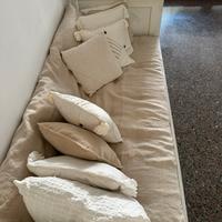 Divano / letto antico con materasso e cuscini
