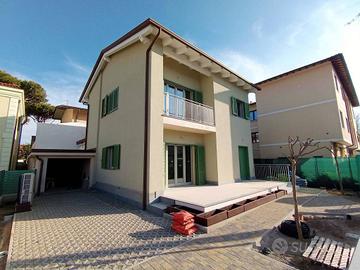 Villa di 212 m² con più di 5 locali e box auto a P