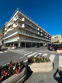 Loano centro si propone trilocale con vista mare