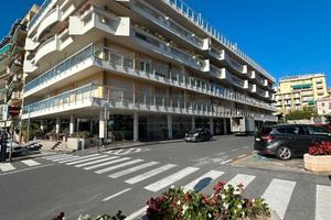 Loano centro si propone trilocale con vista mare