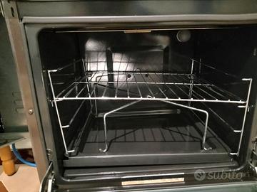 Cucina a gas con forno elettrico