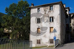 Palazzo / Stabile di 970 m² con più di 5 locali a 
