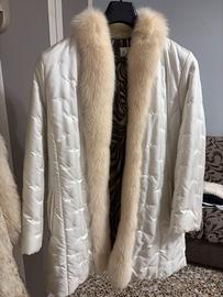 Cappotto trapuntato con colletto di volpe vera