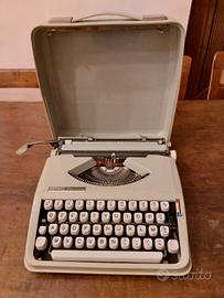 Macchina da scrivere portatile Hermes Baby anni 60