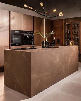 Cucina SOVRANA bronzo opaco e top HPL
