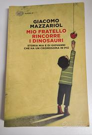 Libro " mio fratello rincorre i dinosauri "