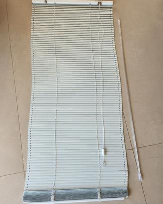 Tenda Veneziana per int con lamelle in alluminio