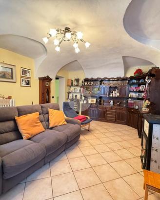 CASA SEMINDIPENDENTE A GIFFLENGA