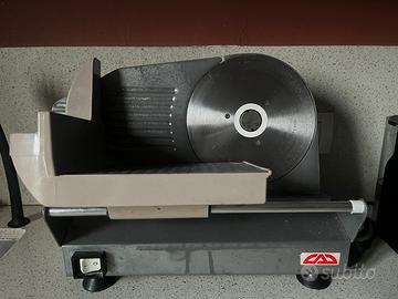 Affettatrice elettrica marca CAD