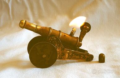Accendino a forma di cannone