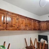 Tavolo e mobili da cucina