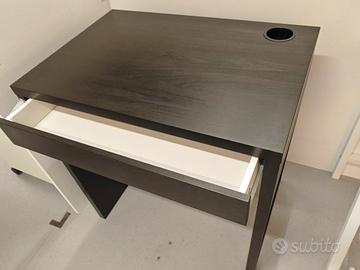 Scrivania PC con cassetto