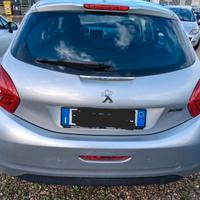 PEUGEOT 208 usata incidentata