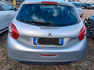 PEUGEOT 208 usata incidentata