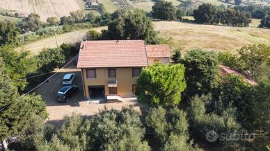 Casa di Campagna a Potenza Picena