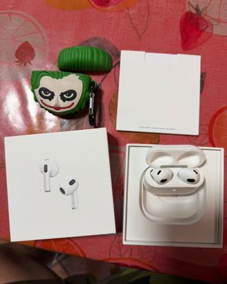 Apple Airpods 3 con ricarica wireless e cover