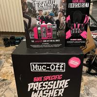 Muc off: pressure washer + brush set + family kit