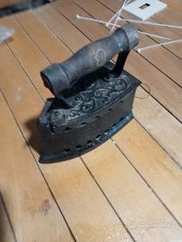 Antica Coppia di Ferri da stiro a carbone  anni 30