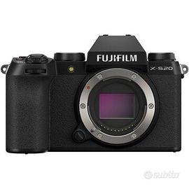 FUJIFILM X-S20 garanzia italiana